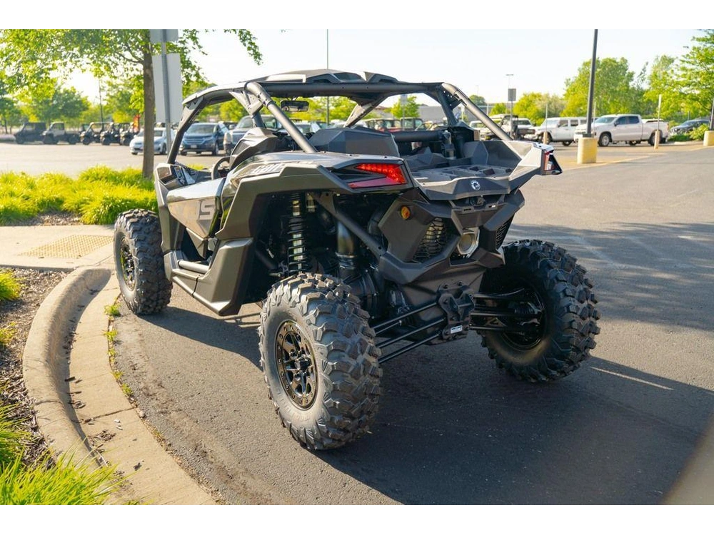 2026 Can-am Maverick X3 X Ds Turbo Rr Triple Black_4.5 In alt