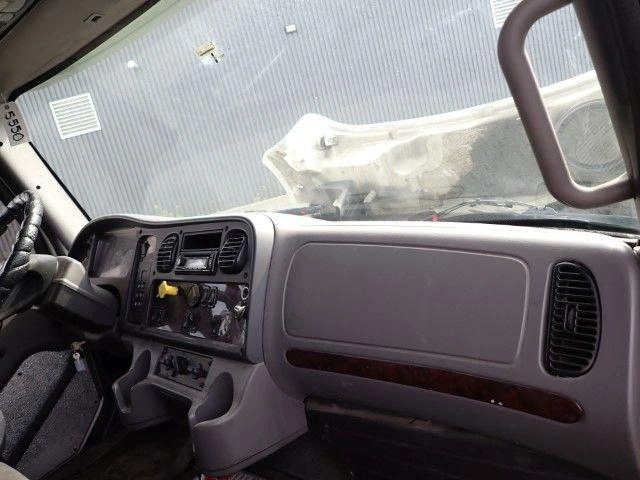 Freightliner M2106 2016