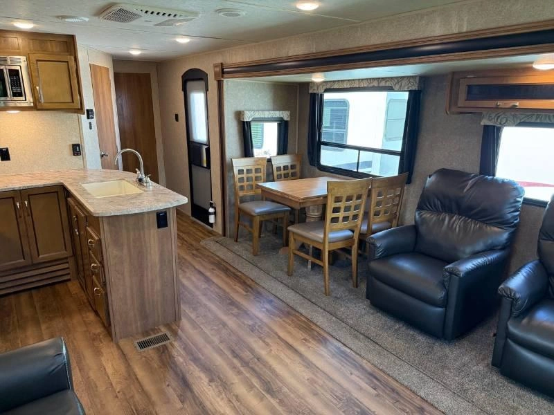 Coachmen Catalina 333rets 2019 alt
