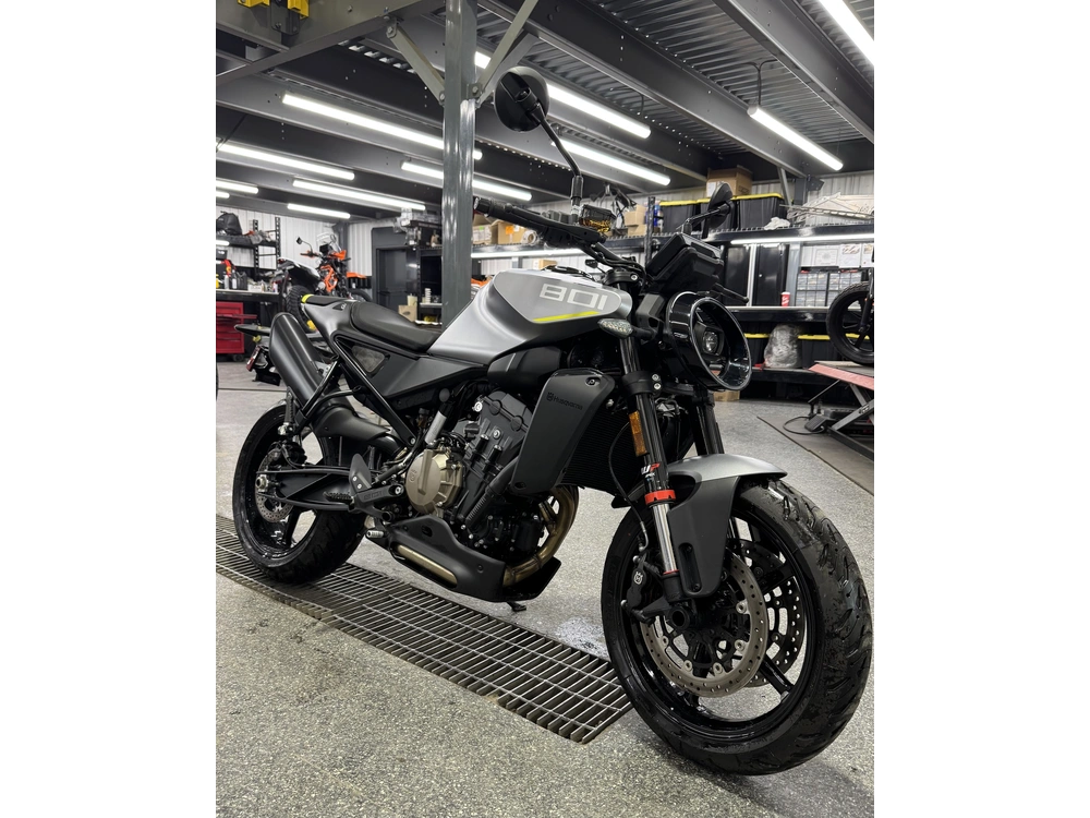 2025 Husqvarna Vitpilen 801 alt