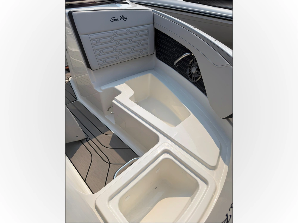 2027 Sea Ray Spo 210 alt