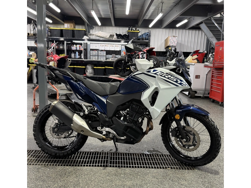 2022 Kawasaki Versys 300 alt