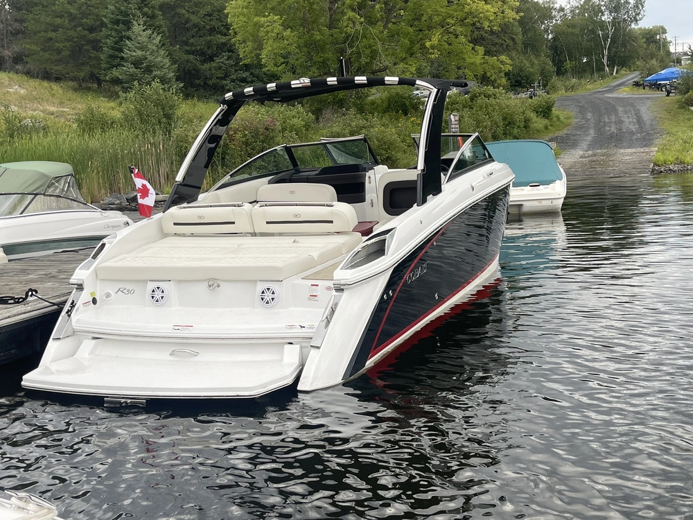 2017 Cobalt Boats R30 alt