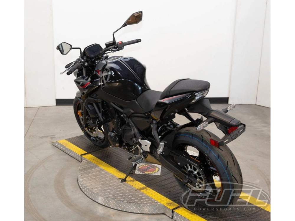 2025 Kawasaki Z650 alt