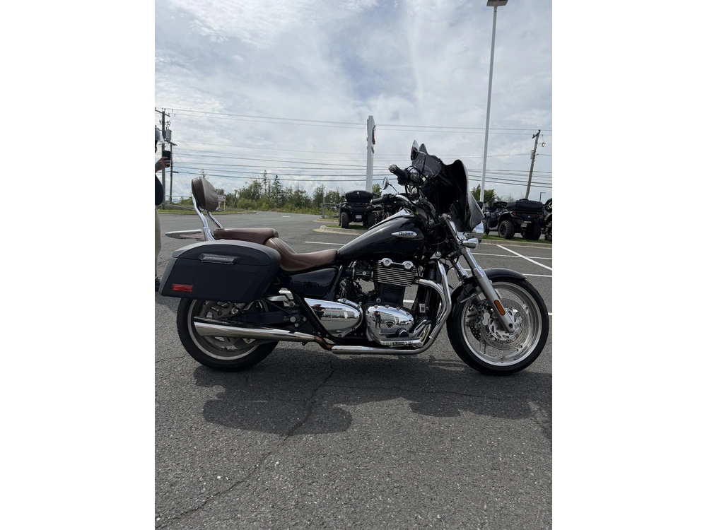 2011 Triumph Thunderbird alt