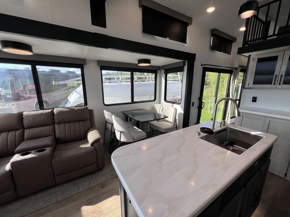 Forest River Puma Vista 402lft 2027 alt