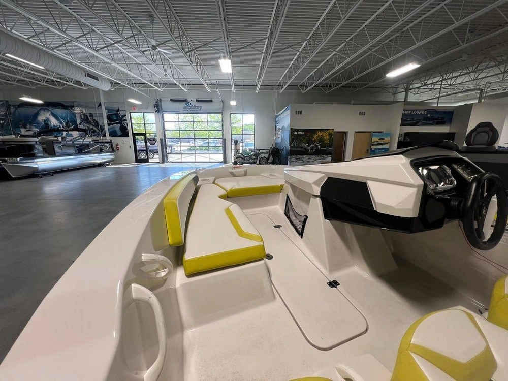 2016 Scarab 165 alt