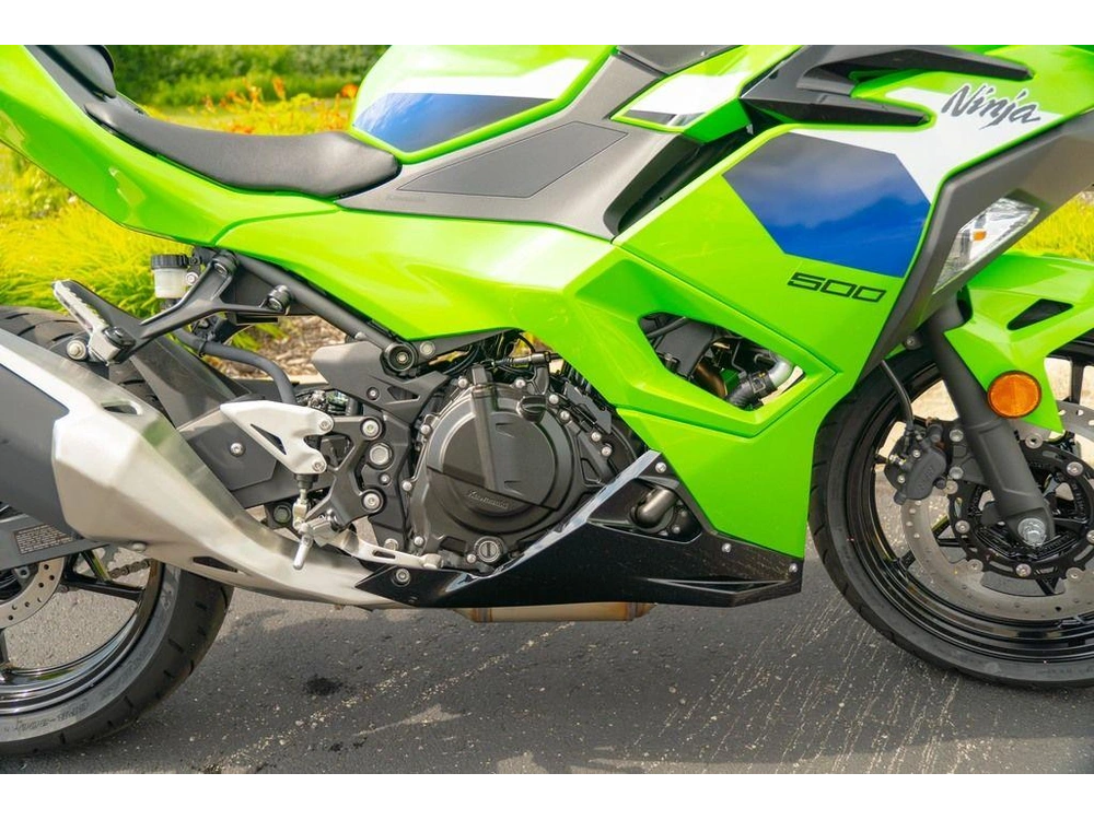 2026 Kawasaki Ninja® 500 alt