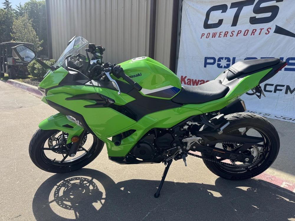 2026 Kawasaki Ninja 500 alt
