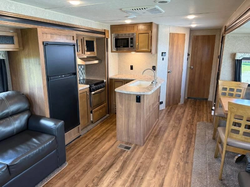 Coachmen Catalina 333rets 2019 alt