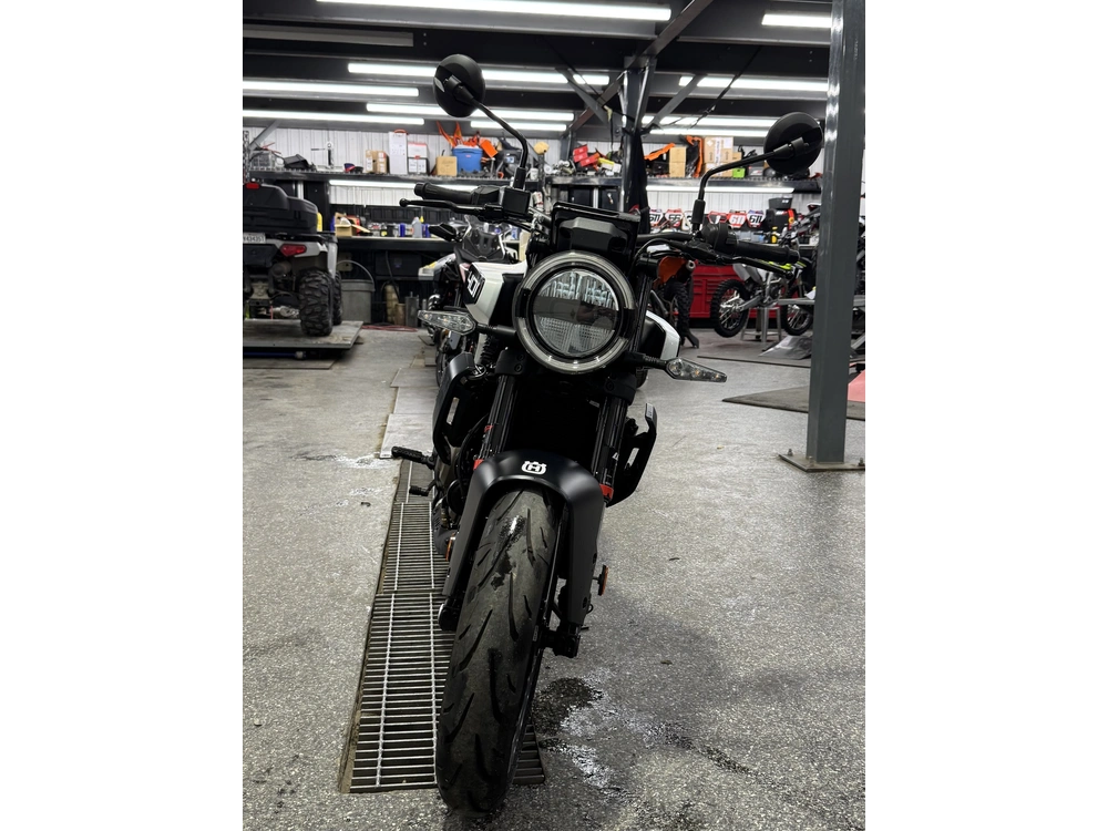 2024 Husqvarna Vitpilen 401 alt