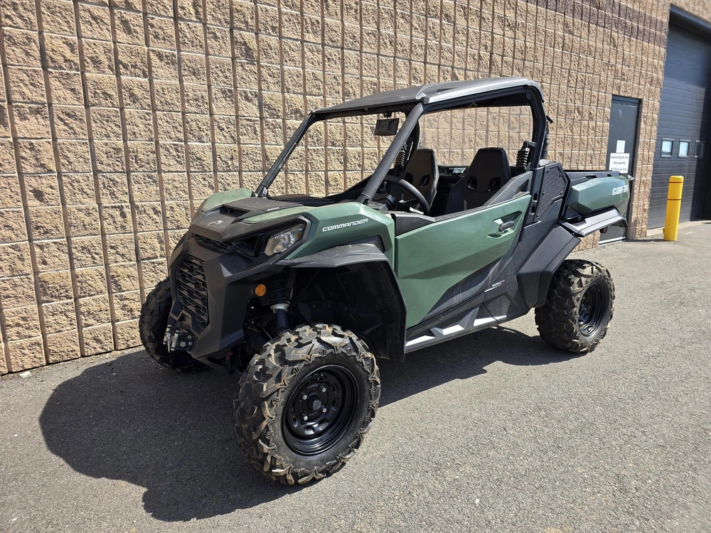 2024 Brp Commander Dps 700 alt