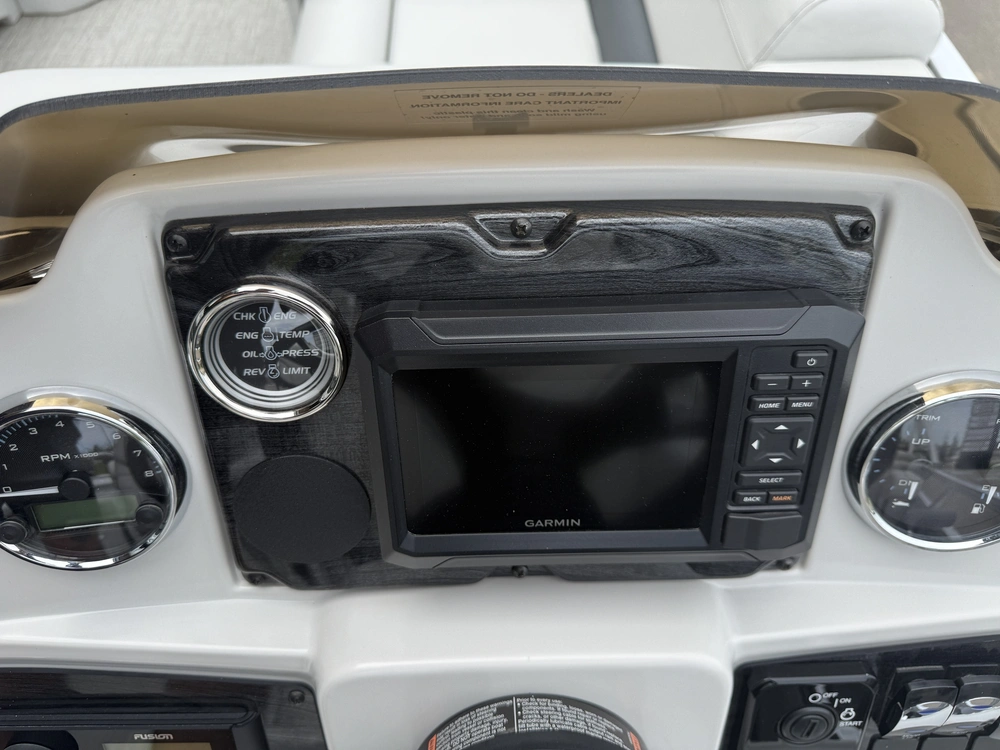 2025 Tahoe 2380ql alt