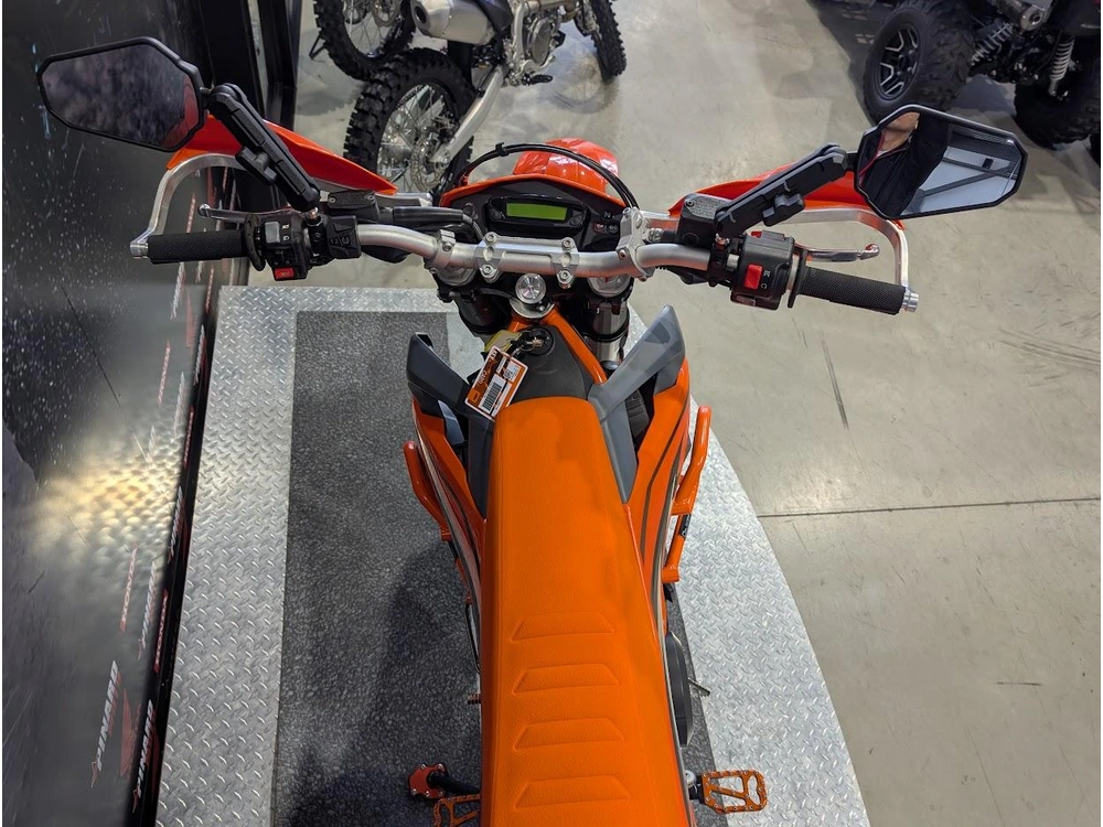 Ktm 690 Enduro 2024 alt