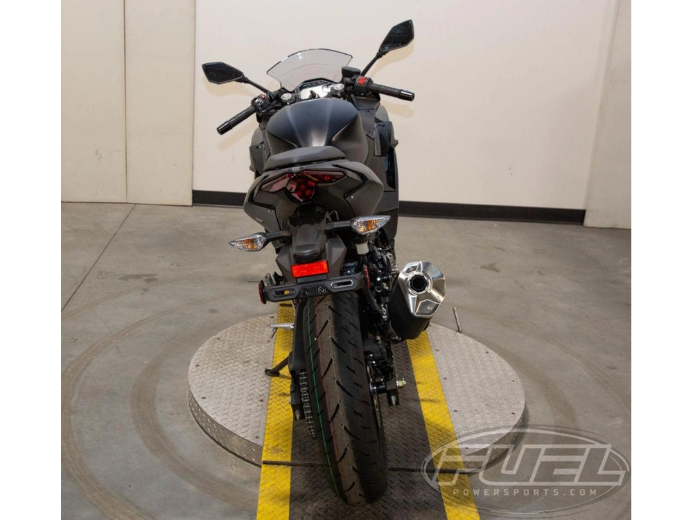 2026 Kawasaki Ninja® 500 Abs Metallic Flat Spark Black alt