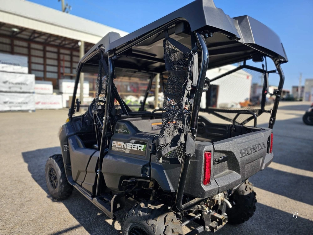 2026 Honda Pioneer 700-4 Deluxe alt