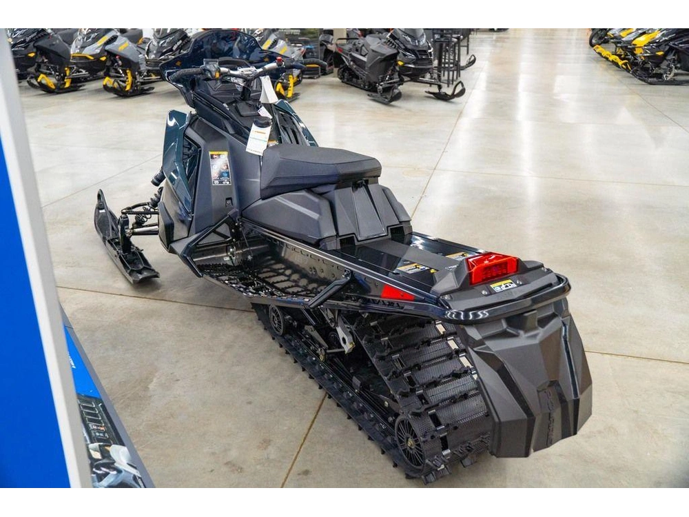 2026 Polaris 650 Indy Xc 137 Gloss Black / Blue Dusk alt