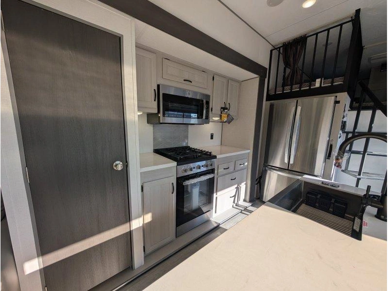 Coachmen Catalina 42condo 2027 alt