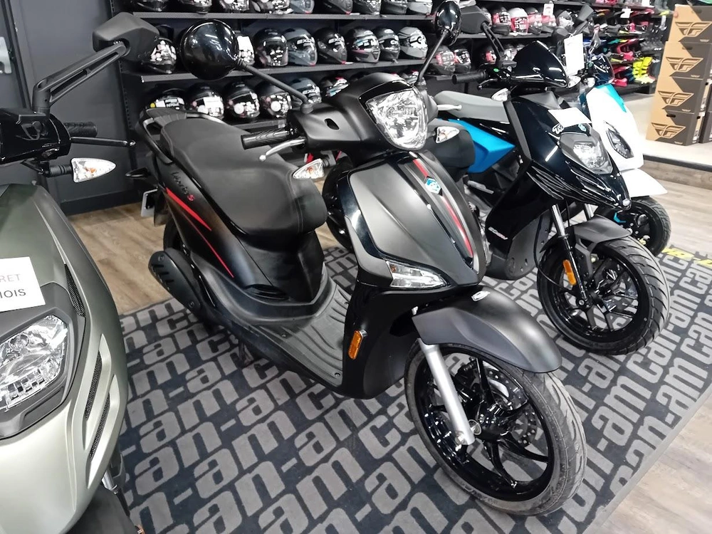 Piaggio Liberty S 50 2024 alt