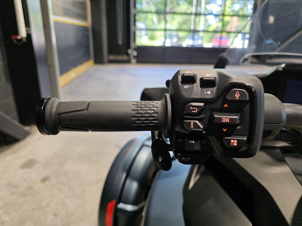 Can-am F3 Limited 2026 alt