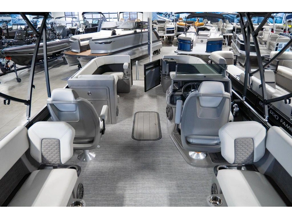 2023 Qwest Pontoons 8522 M-class Rls Rtz alt