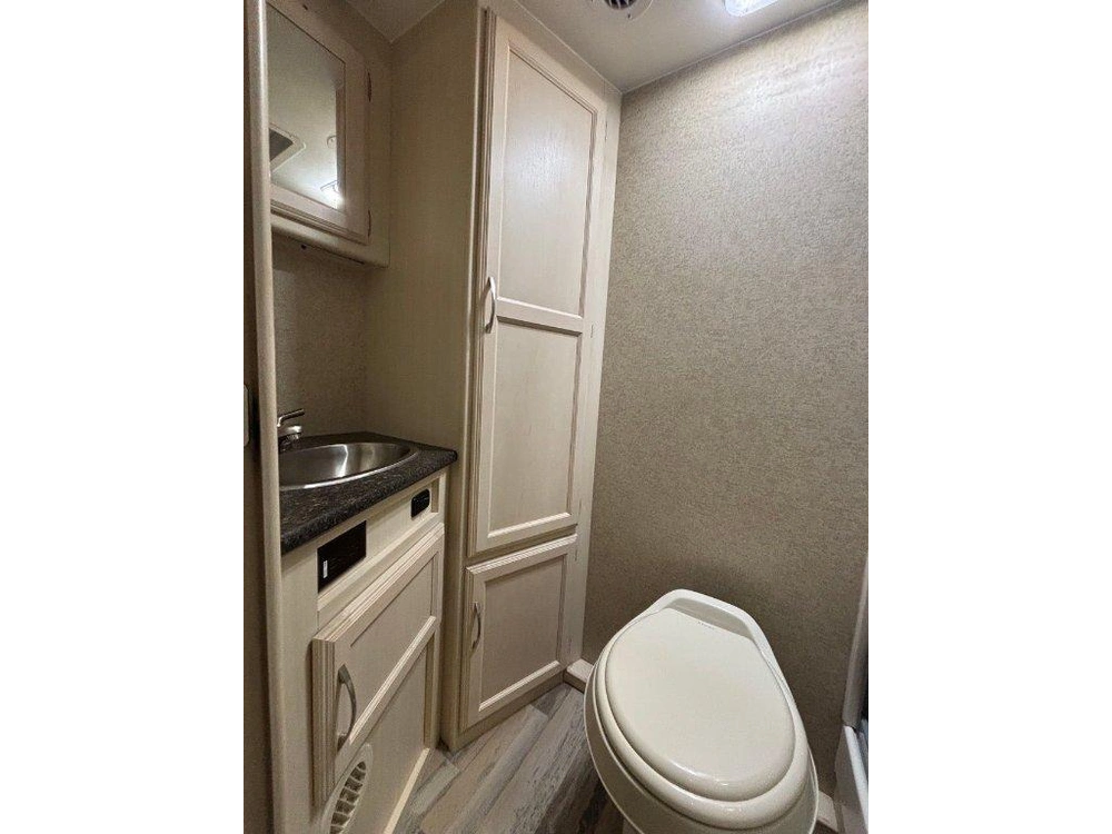 Winnebago Micro Minnie 2106fbs 2017 alt