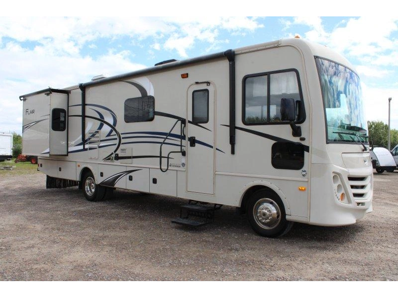 2018 Fleetwood Flair 31a alt