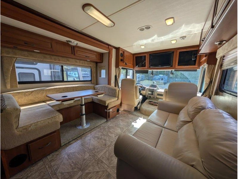Fleetwood Bounder 33u 2011 alt