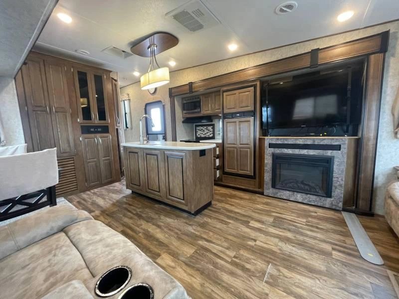 2017 Forest River Wildcat 29rlx alt