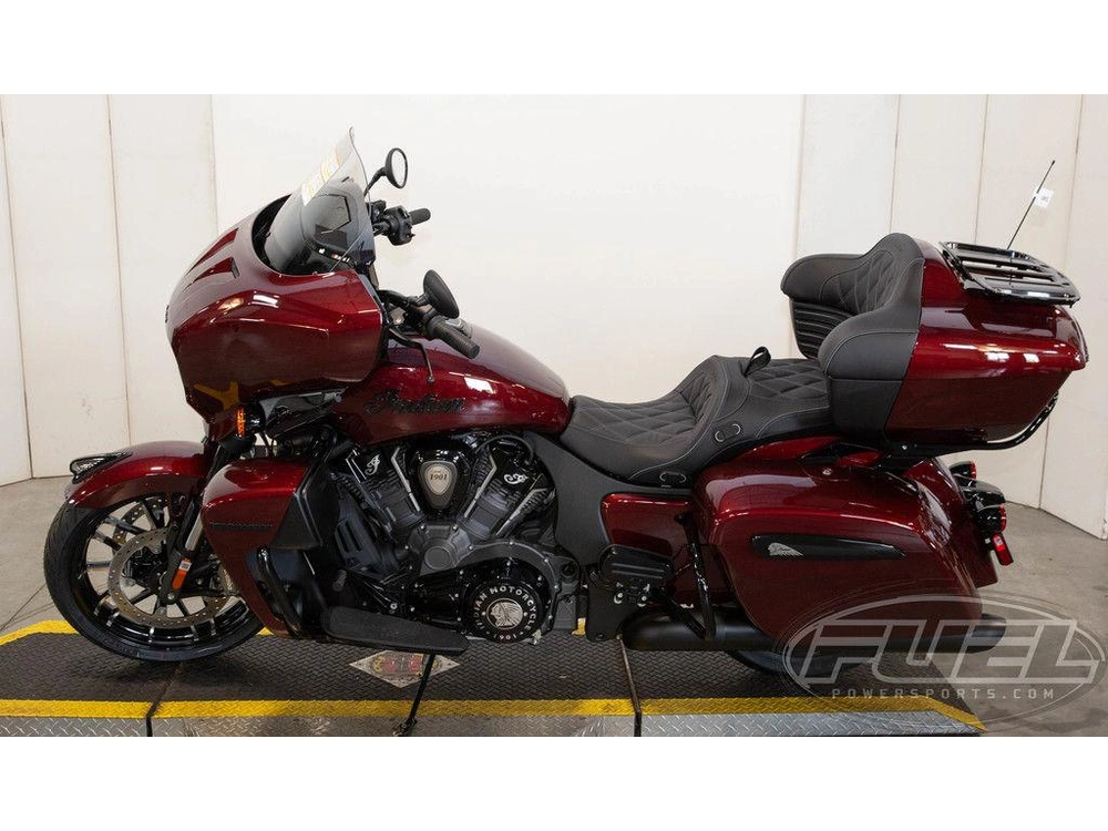 2026 Indian Motorcycle Roadmaster® Powerplus Dark Horse® 112 Maroon Metallic alt