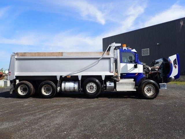 Peterbilt 567 2016