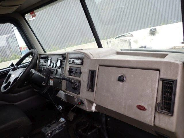 Peterbilt 325 2009