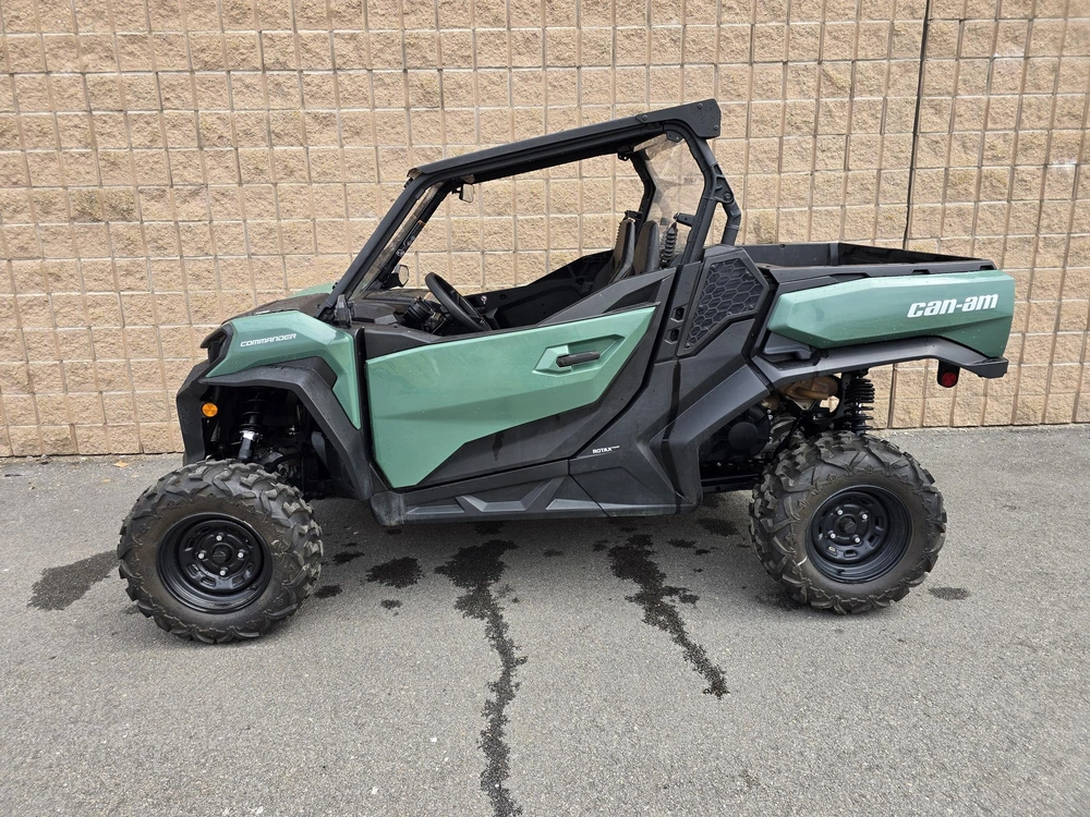 2025 Brp Commander Dps 700 alt