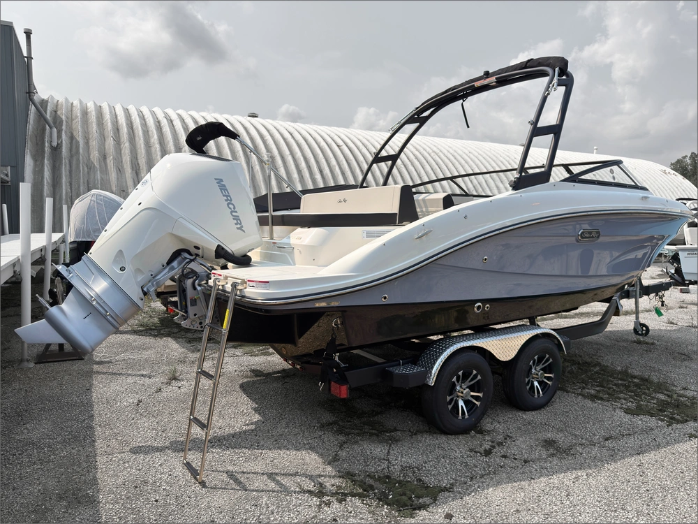 2027 Sea Ray Spo 210 alt
