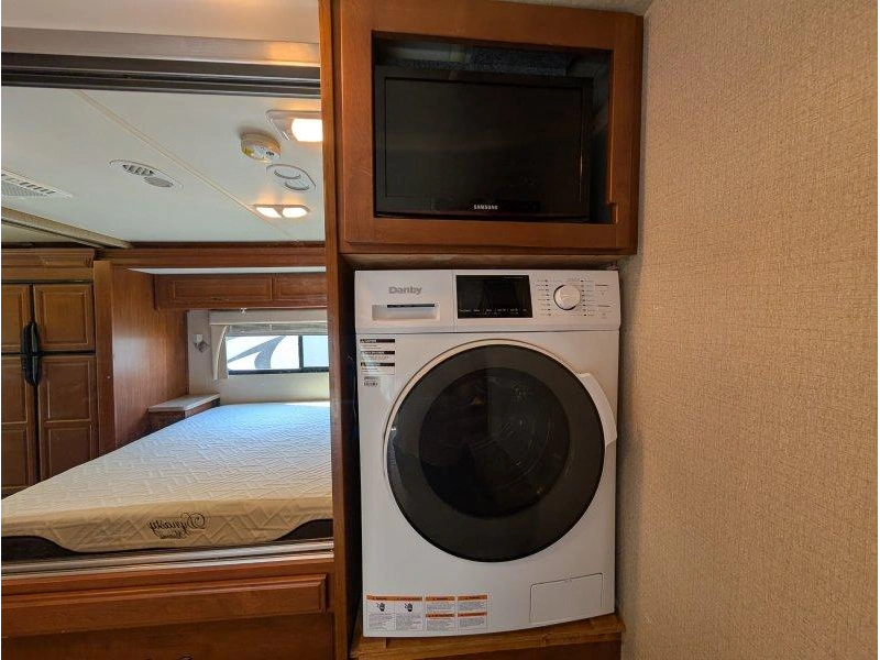 Fleetwood Bounder 33u 2011 alt