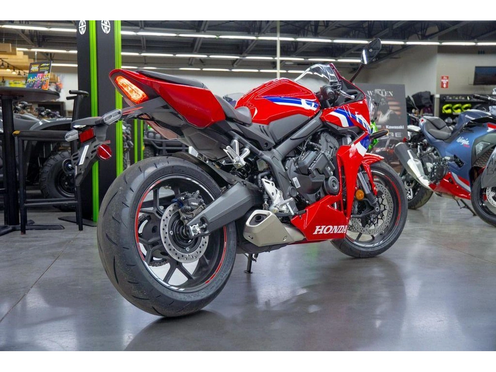 2026 Honda Cbr650r E-clutch alt