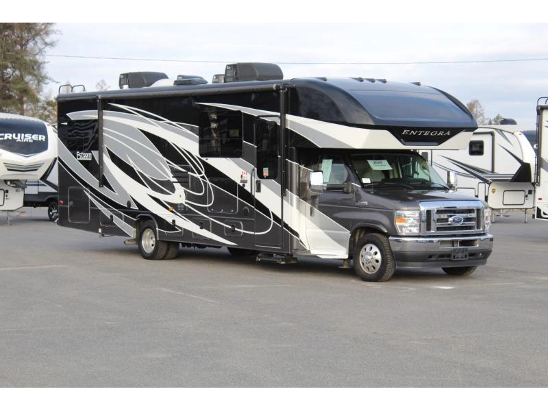Entegra Coach Esteem 31f 2022 alt