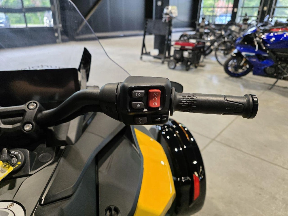 Can-am F3-s 2026 alt