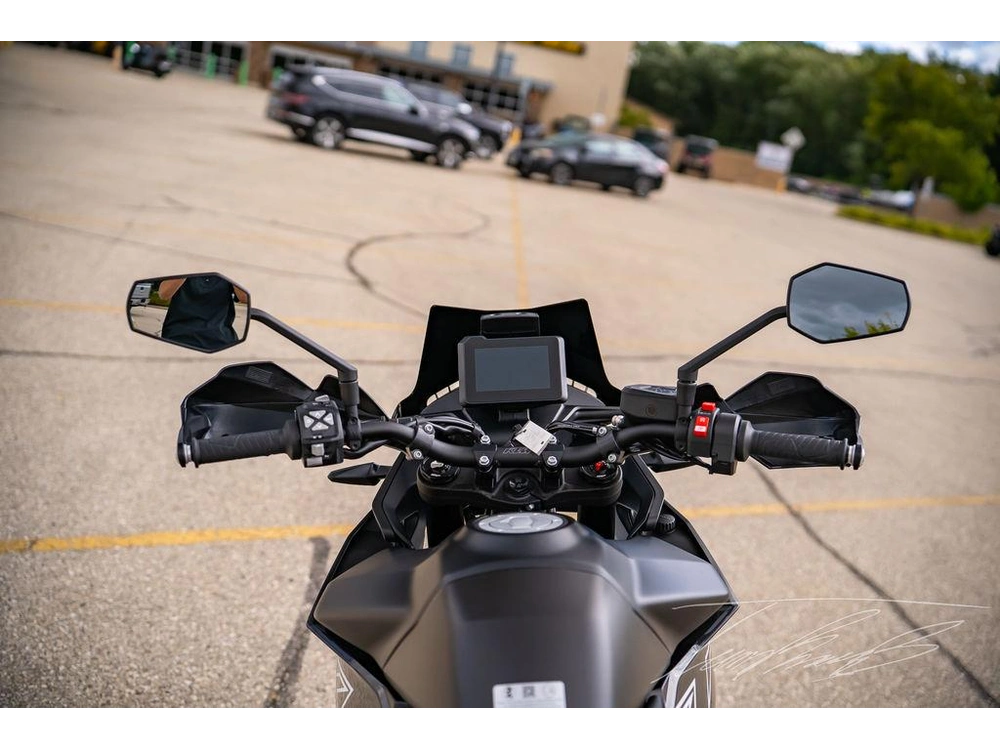 2024 Ktm 890 Smt alt