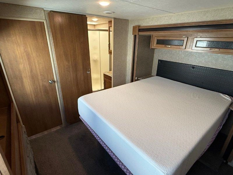 Coachmen Catalina 333rets 2019 alt