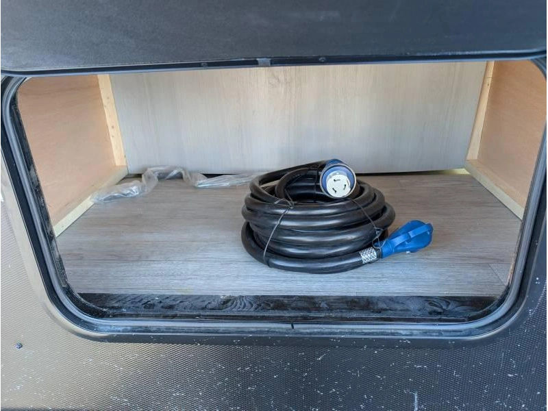 Coachmen Catalina 42condo 2027 alt