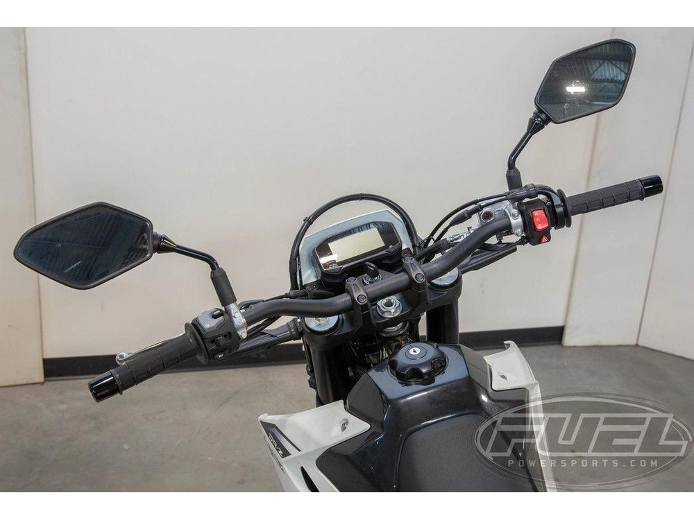 2025 Suzuki Dr-z4sm alt