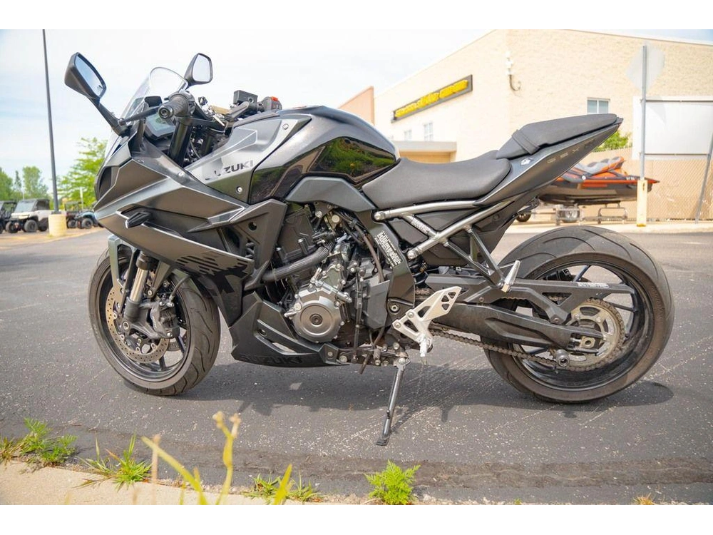 2025 Suzuki Gsx-8r alt