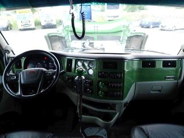 Peterbilt 589 2025