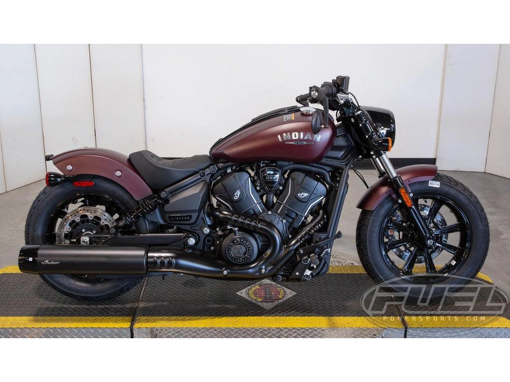 2026 Indian Motorcycle Scout® Bobber Limited +tech Maroon Metallic Smoke alt