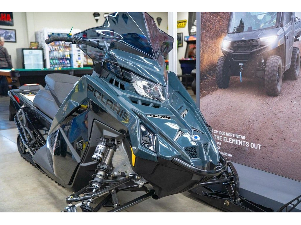 2026 Polaris 650 Indy Xc 137 Gloss Black / Blue Dusk alt