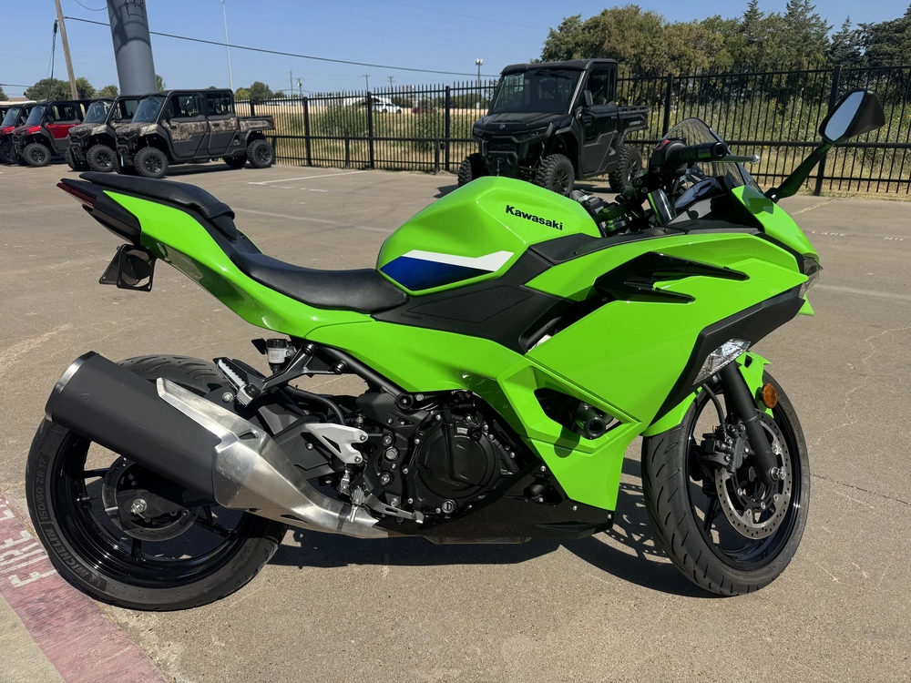 2026 Kawasaki Ninja 500 alt