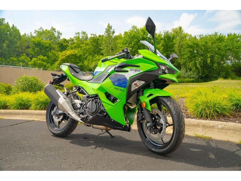 2026 Kawasaki Ninja® 500 alt