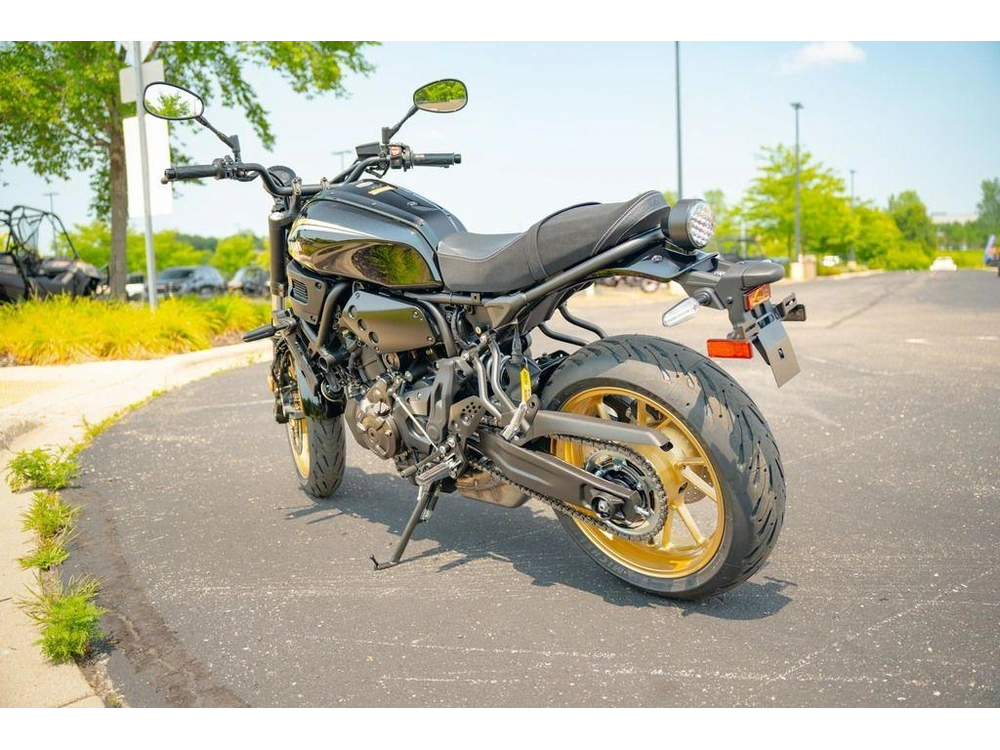 2026 Yamaha Xsr700 alt
