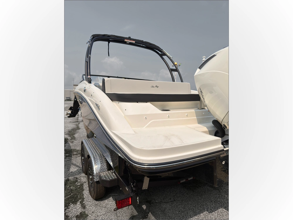 2027 Sea Ray Spo 210 alt